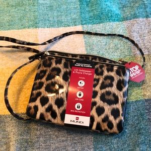 Mundi Protect and connect crossbody